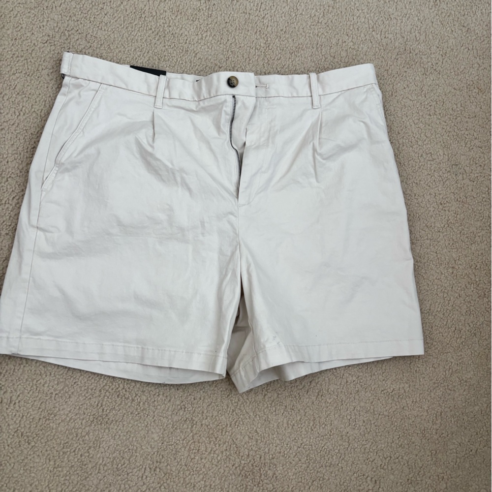 Banana Republic Cream shorts